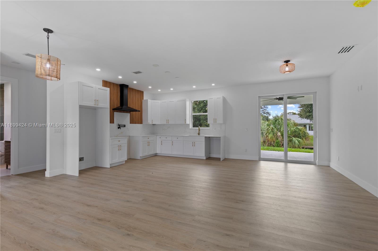 SUN N LAKES EST - Residential