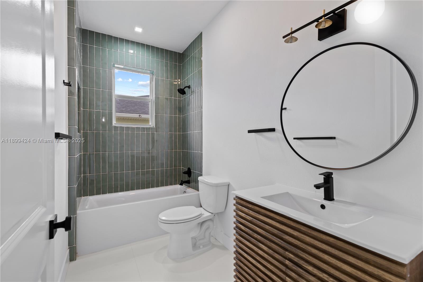 SUN N LAKES EST - Residential