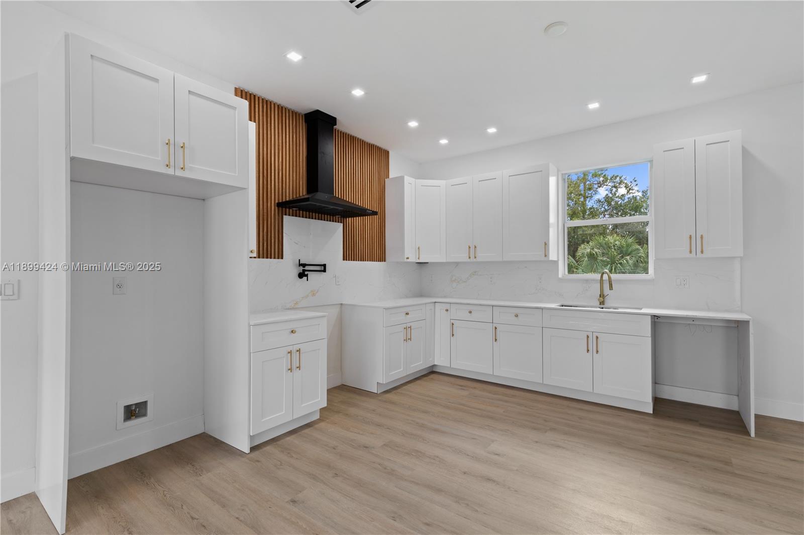 SUN N LAKES EST - Residential