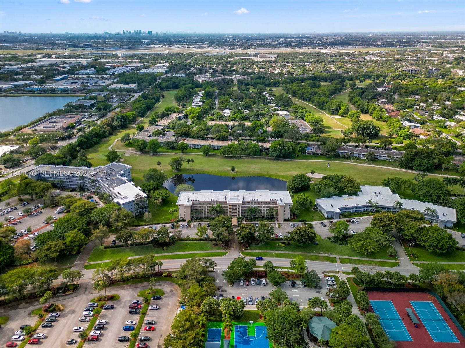 NO 102 PALM-AIRE COUNTRY - Residential