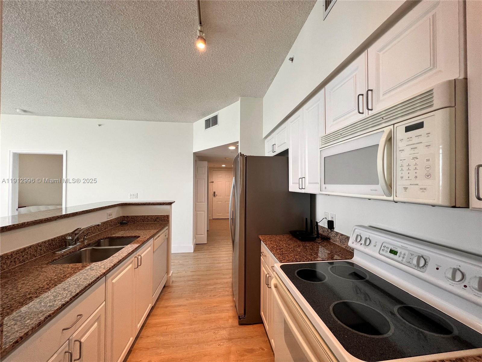 THE MARK ON BRICKELL - Residential Lease