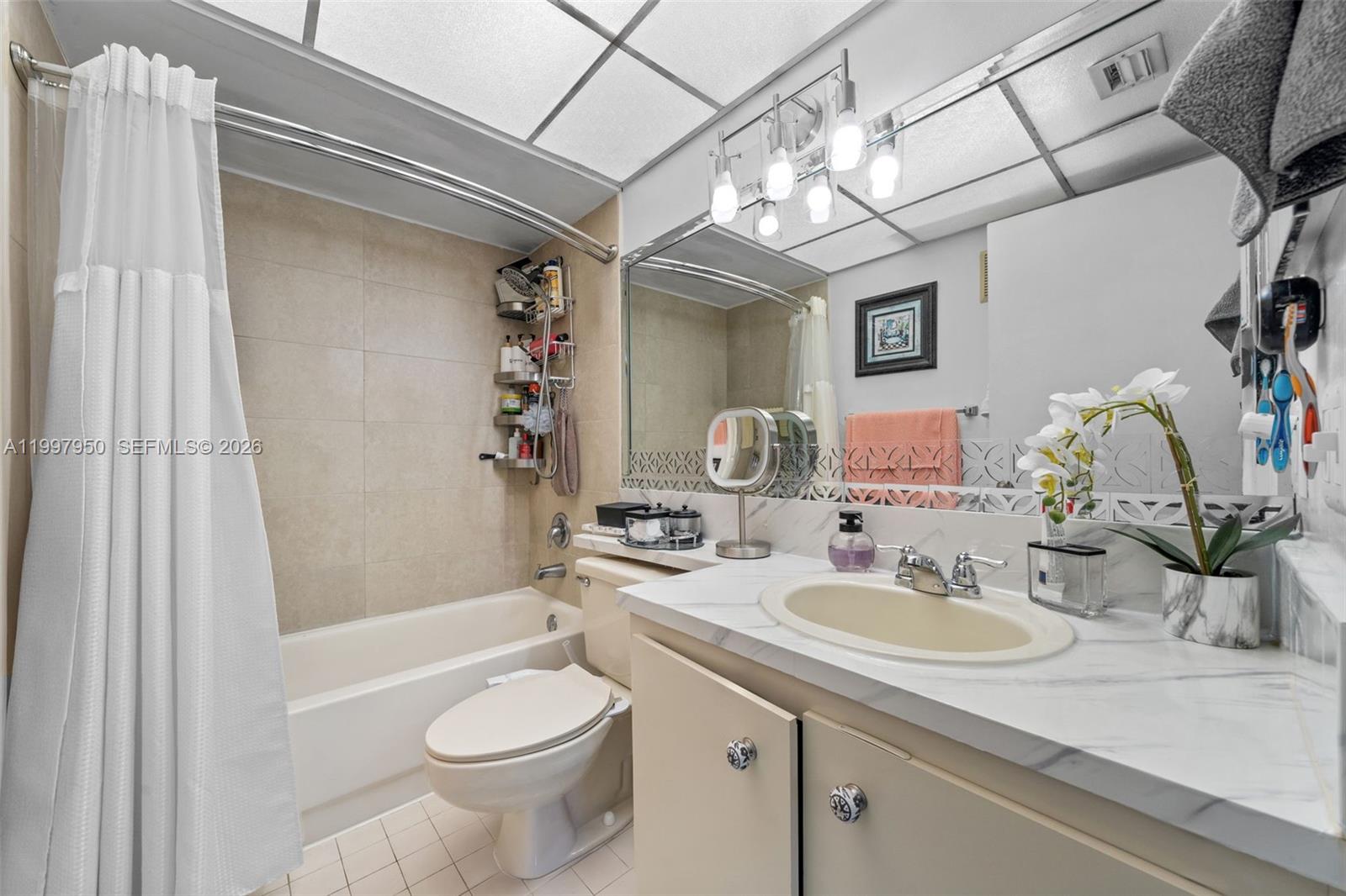 LAS VISTAS AT DORAL CONDO - Residential