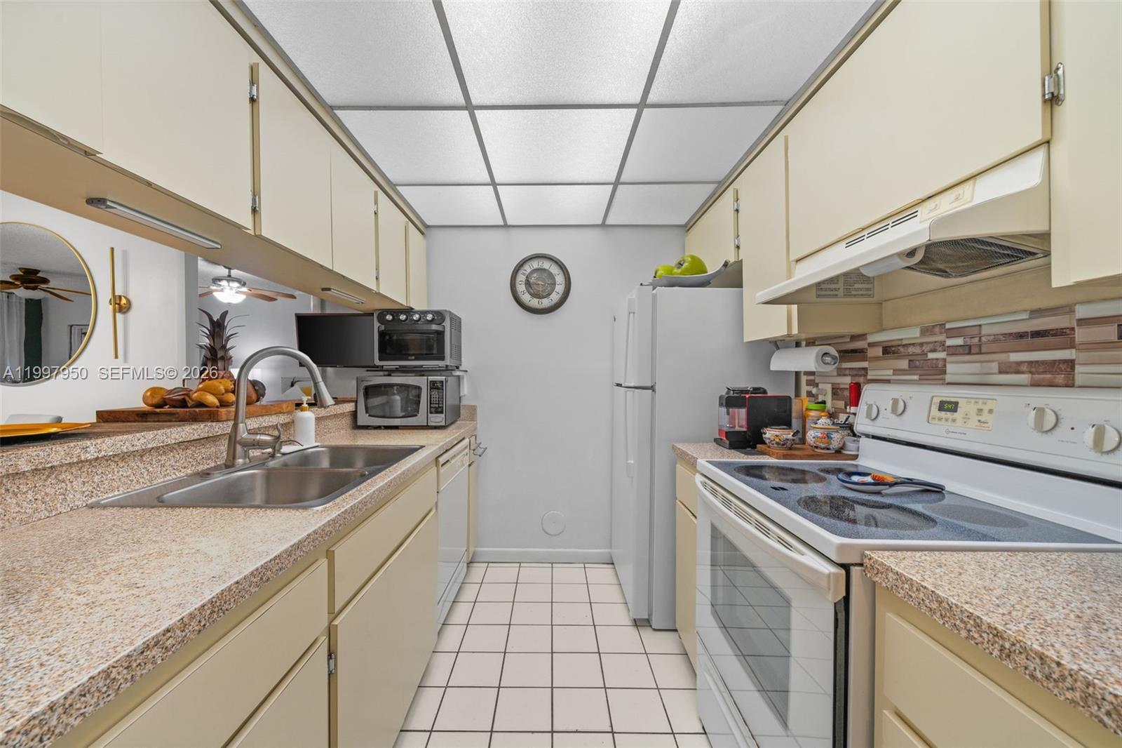 LAS VISTAS AT DORAL CONDO - Residential