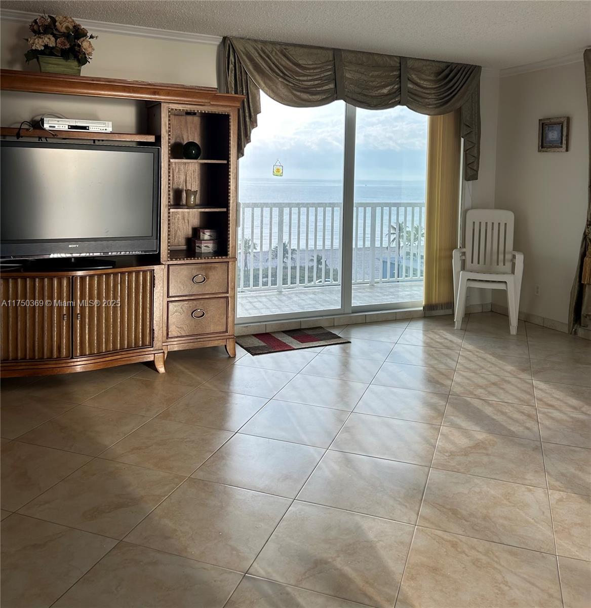 CAMBRIDGE TOWERS CONDO - Residential