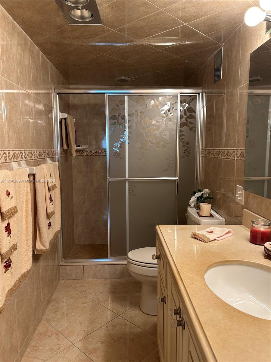 CAMBRIDGE TOWERS CONDO - Residential