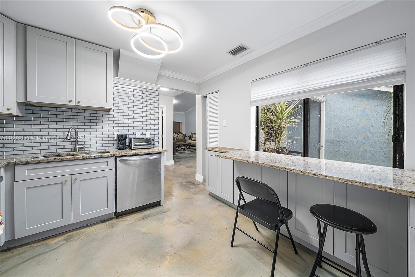 ISLAND CLUB - Residential