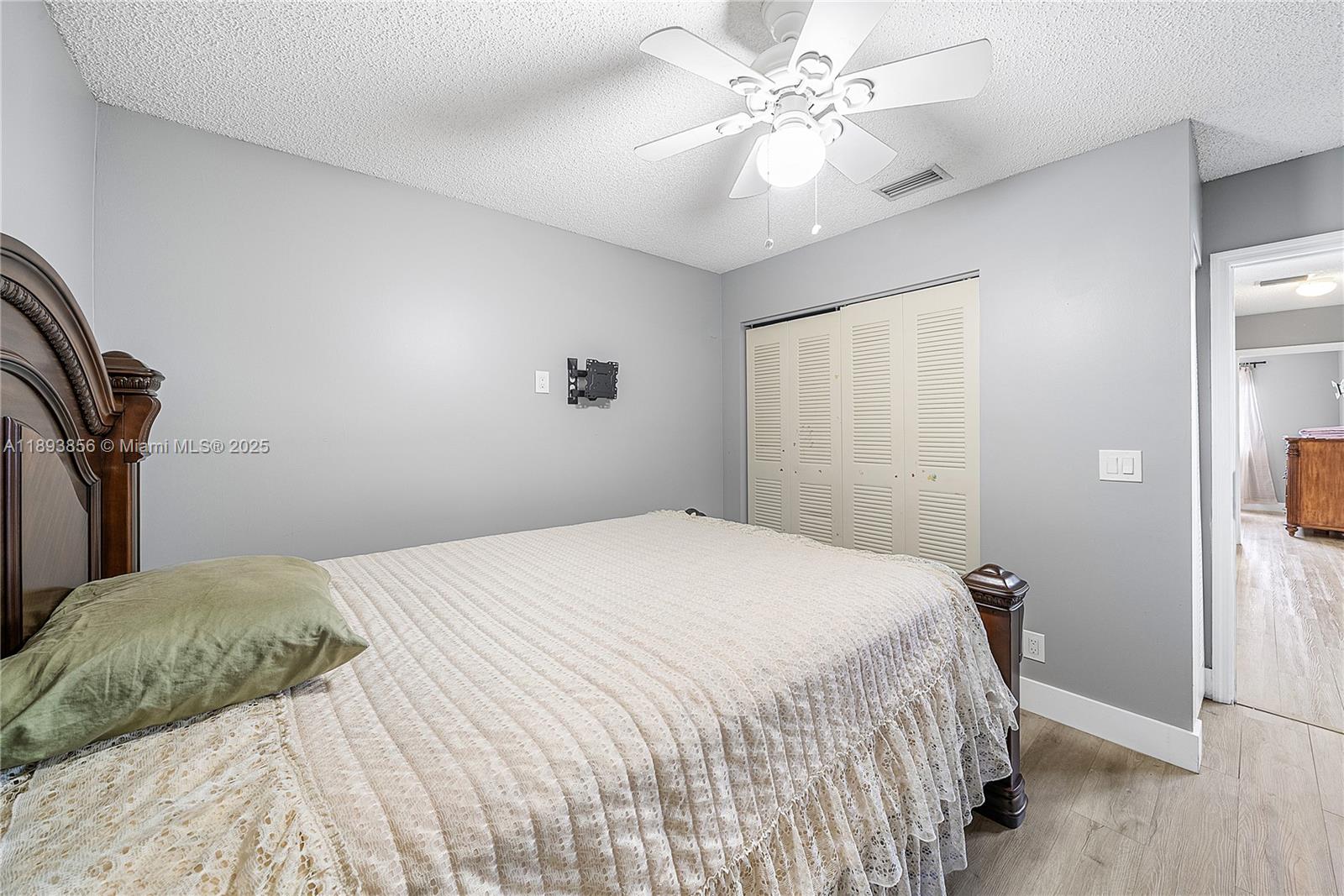 ISLAND CLUB - Residential