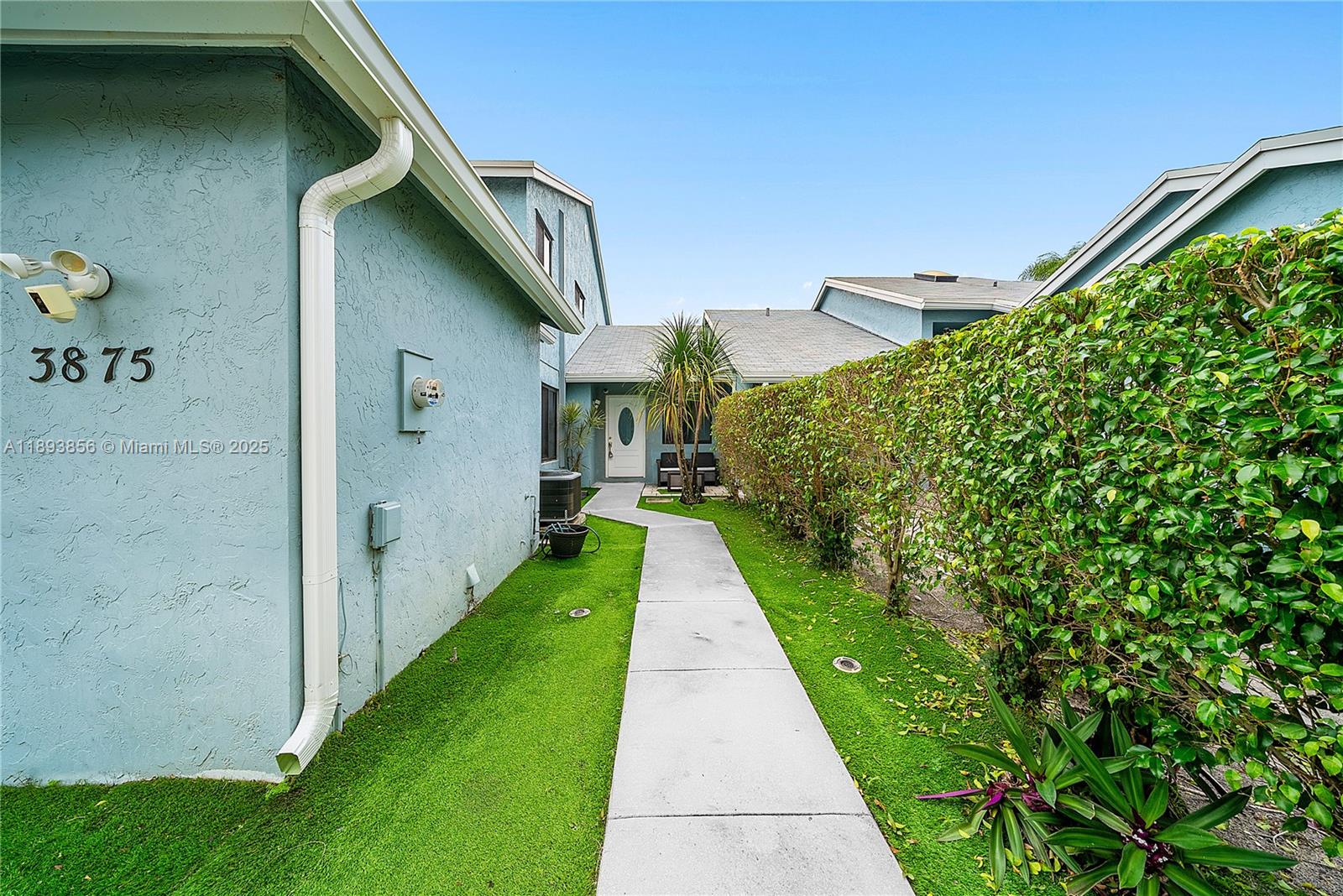 ISLAND CLUB - Residential