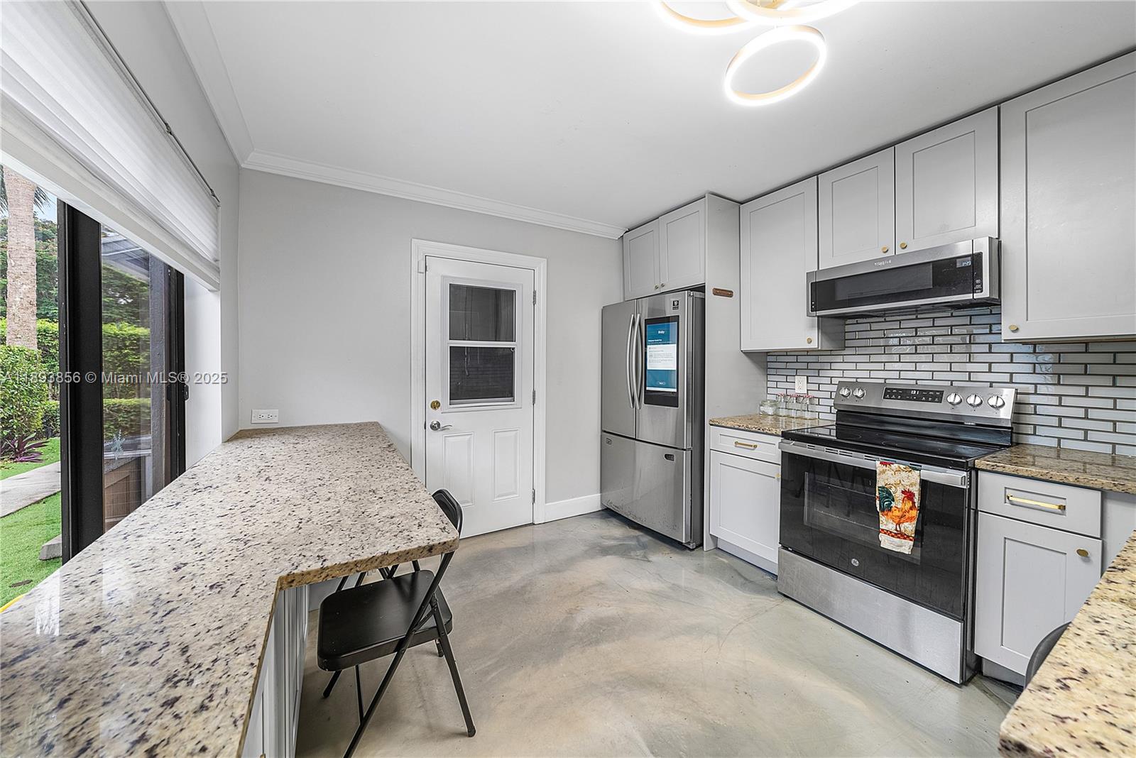 ISLAND CLUB - Residential