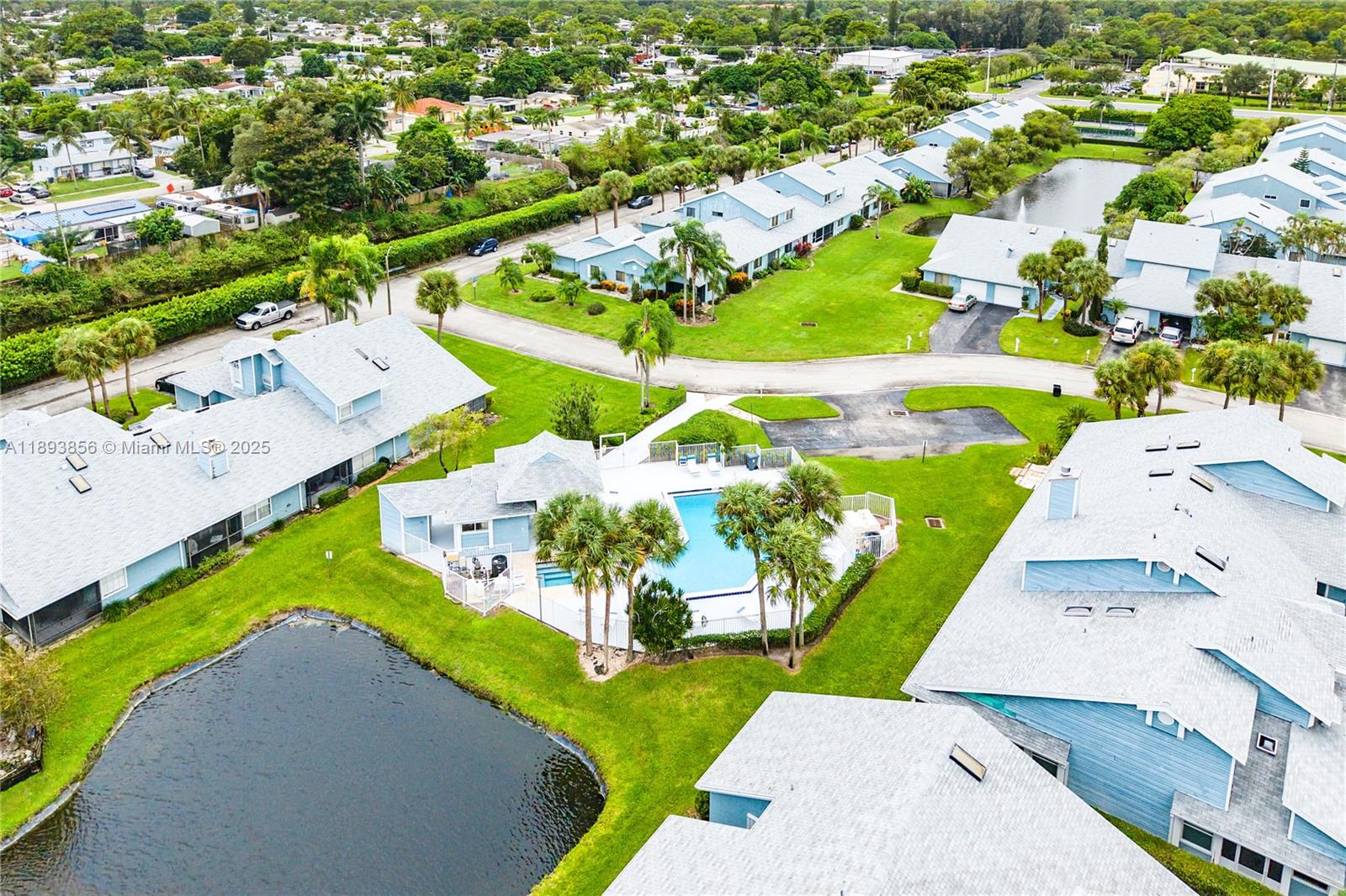 ISLAND CLUB - Residential