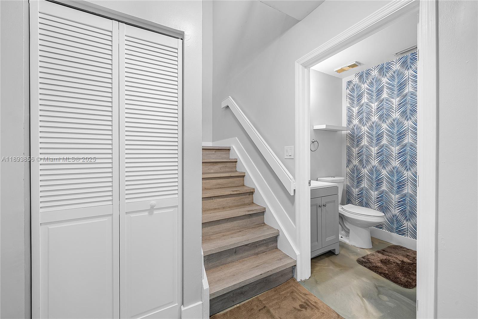 ISLAND CLUB - Residential