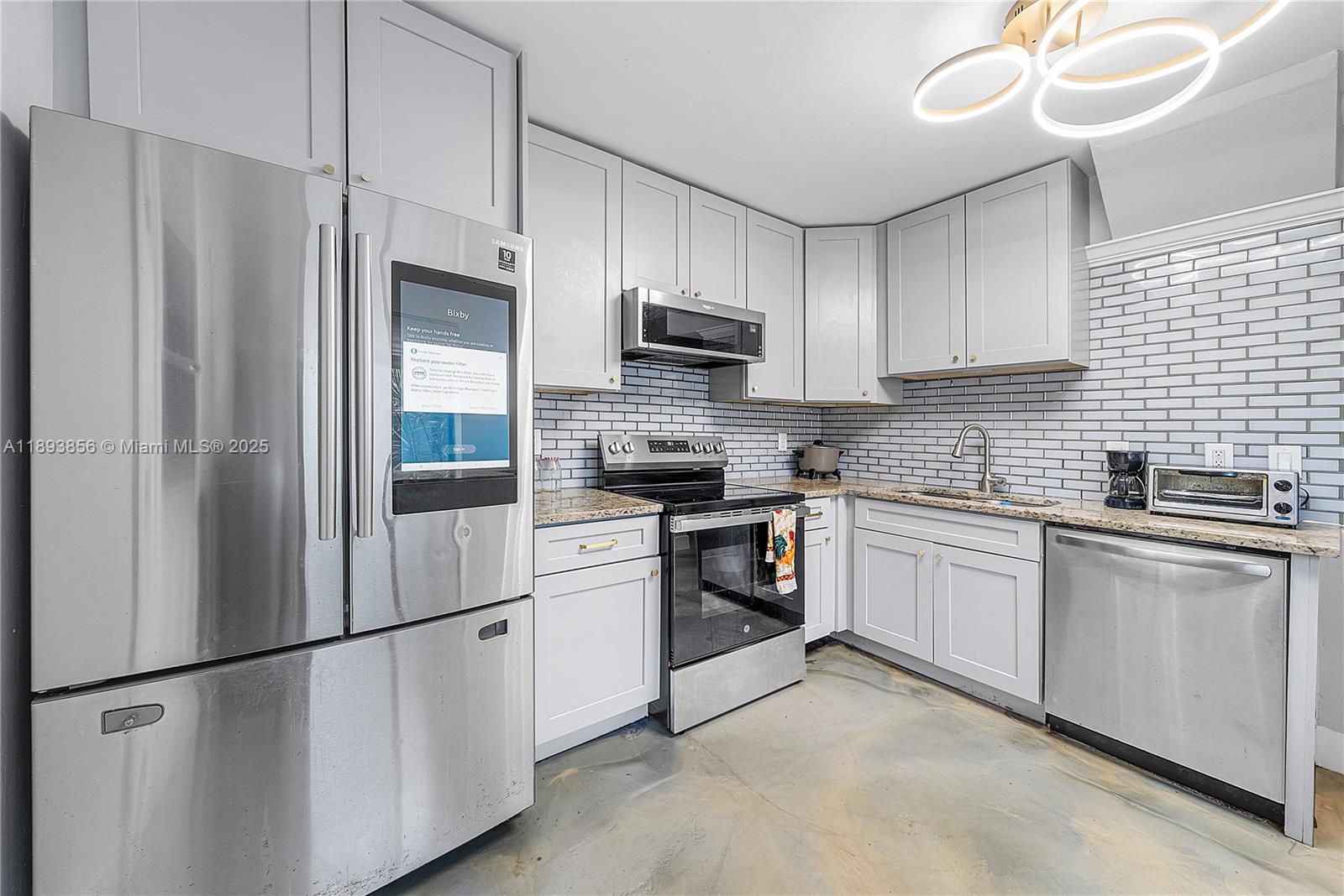 ISLAND CLUB - Residential