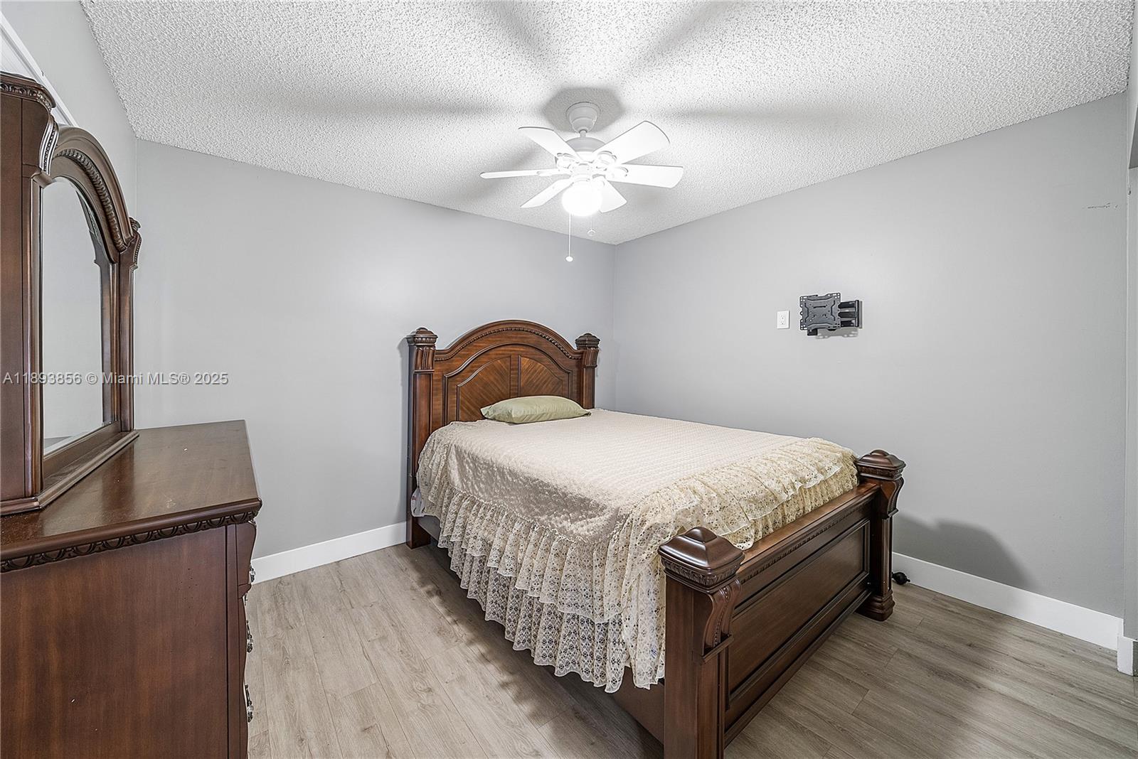 ISLAND CLUB - Residential