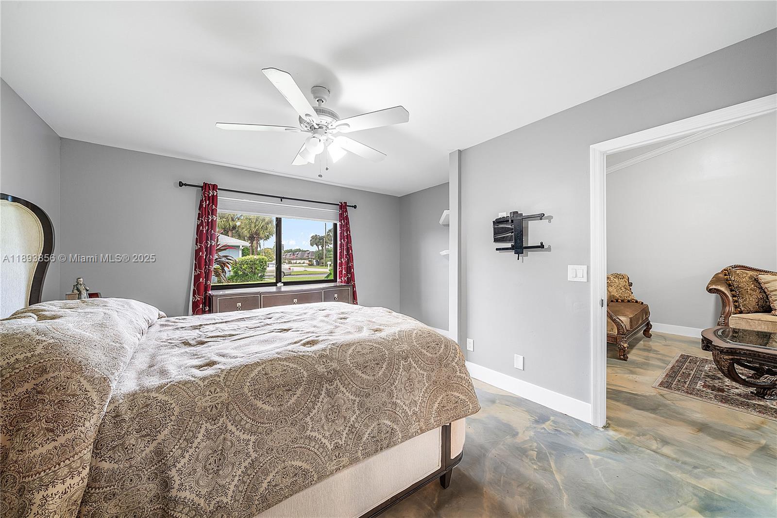 ISLAND CLUB - Residential