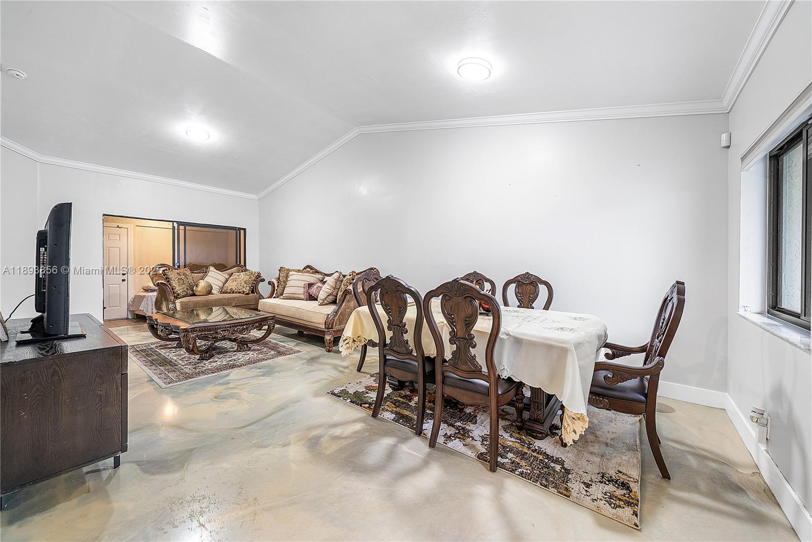 ISLAND CLUB - Residential