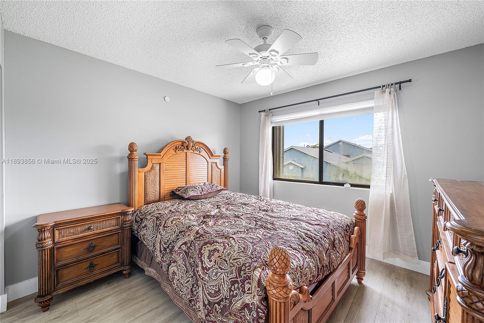 ISLAND CLUB - Residential