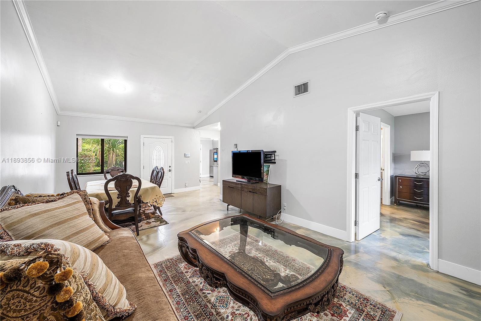 ISLAND CLUB - Residential