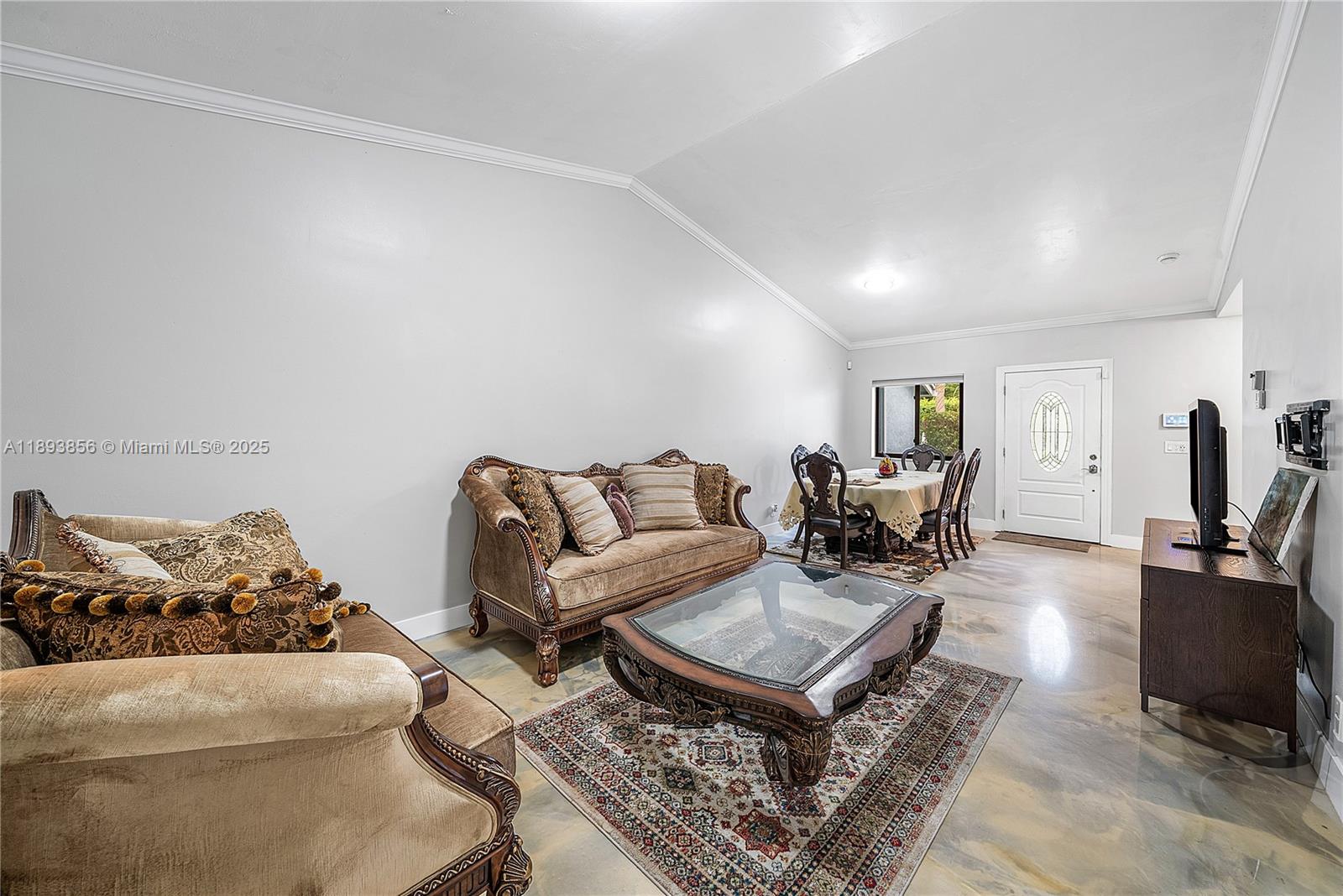 ISLAND CLUB - Residential