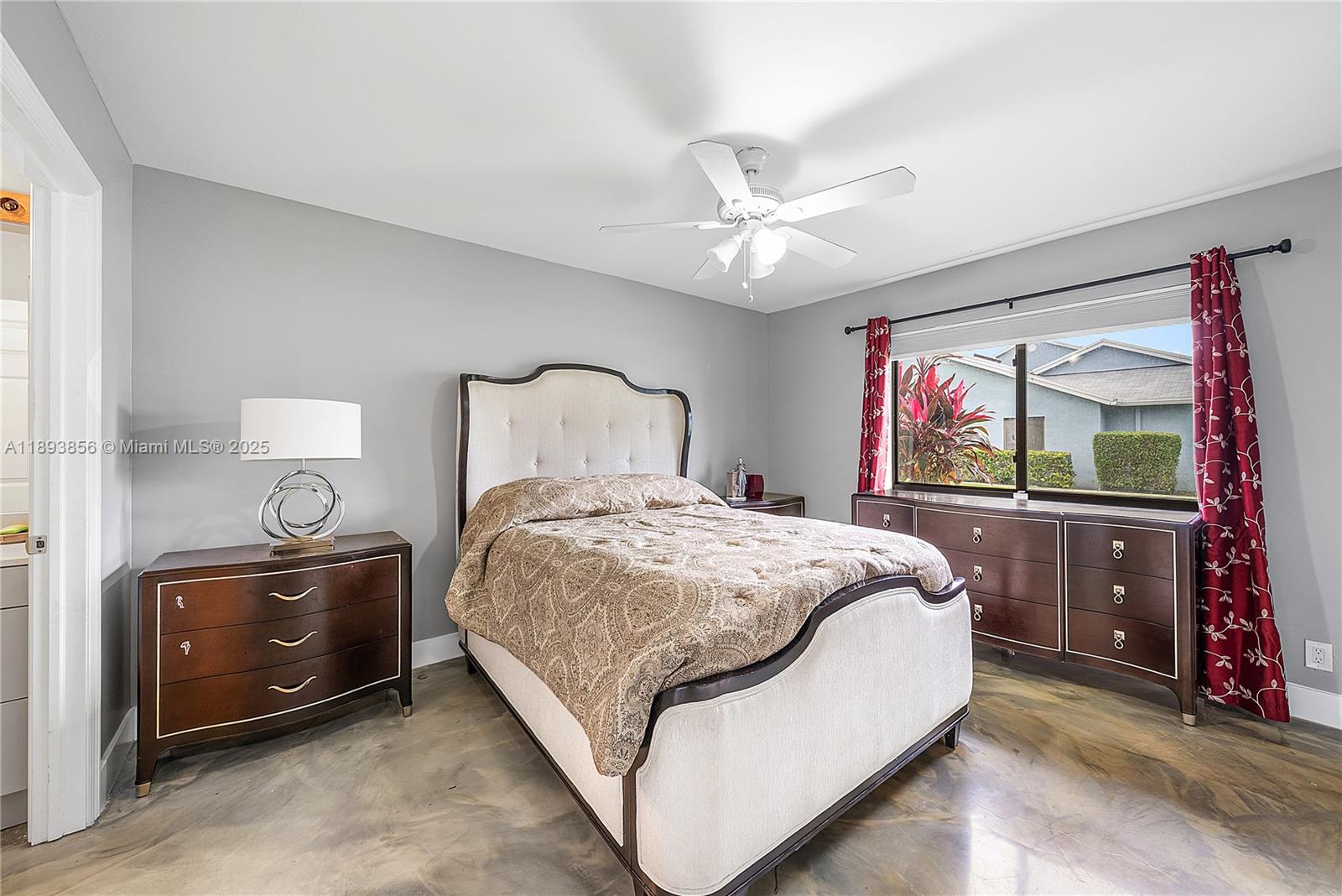 ISLAND CLUB - Residential