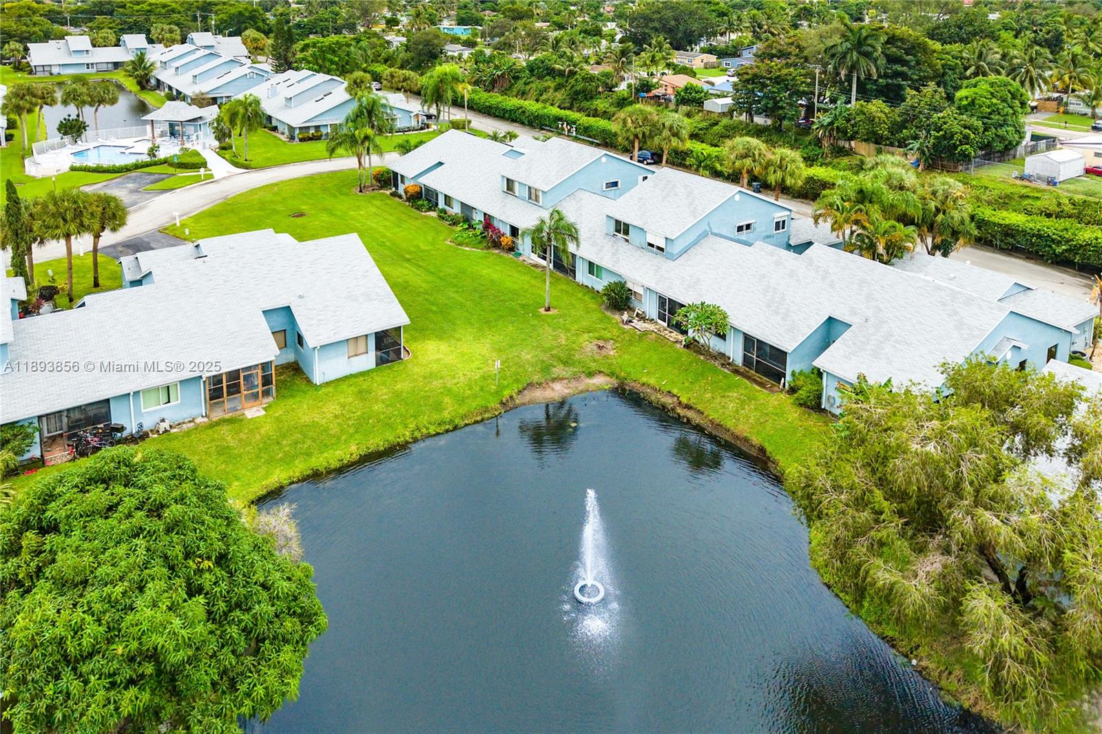 ISLAND CLUB - Residential