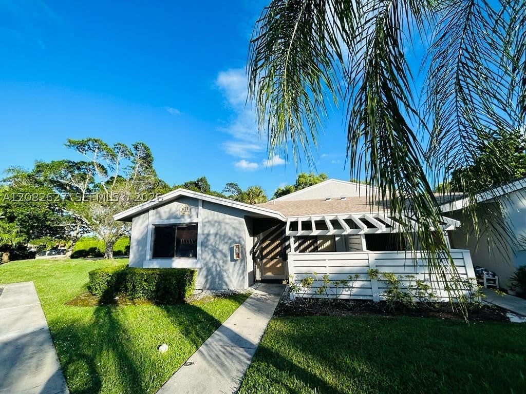611 Racquet Club Rd 1, Weston FL 33326