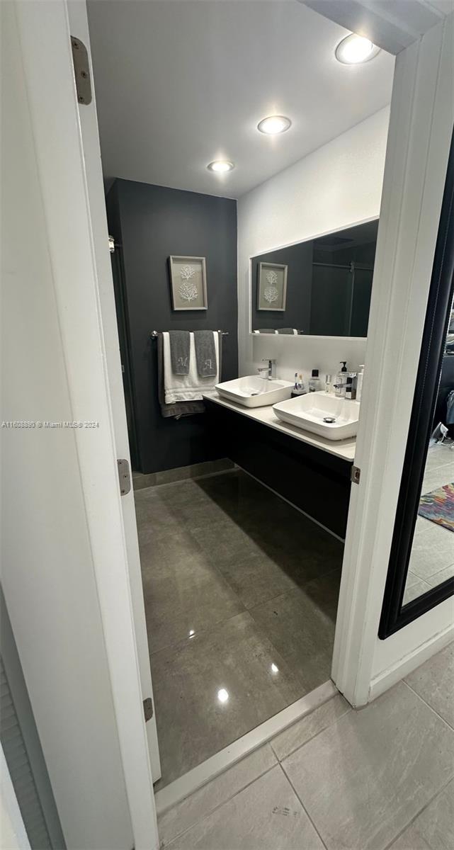 330 Poinciana Dr 1002
