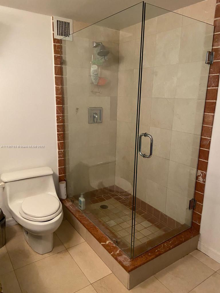 OLYMPUS CONDO PH A - Residential