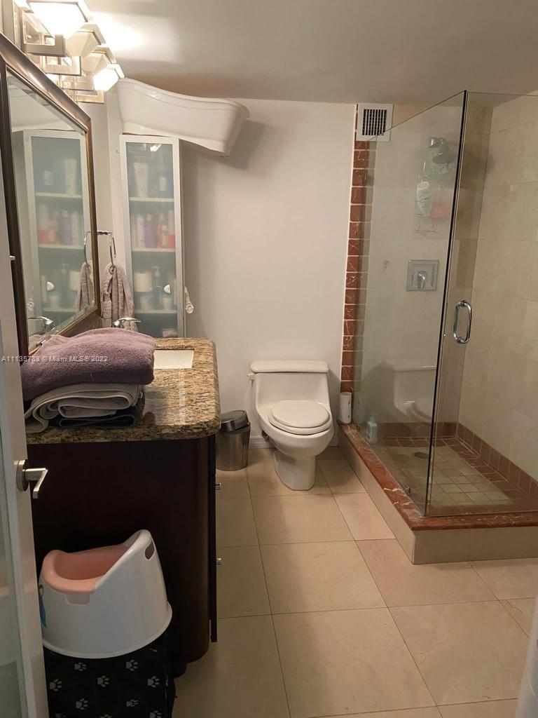 OLYMPUS CONDO PH A - Residential