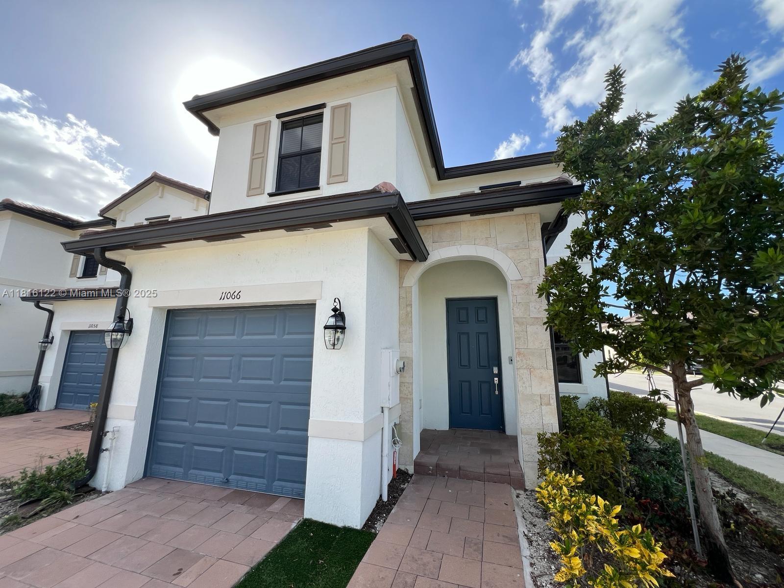 AQUABELLA NORTH REPLAT - Residential Lease