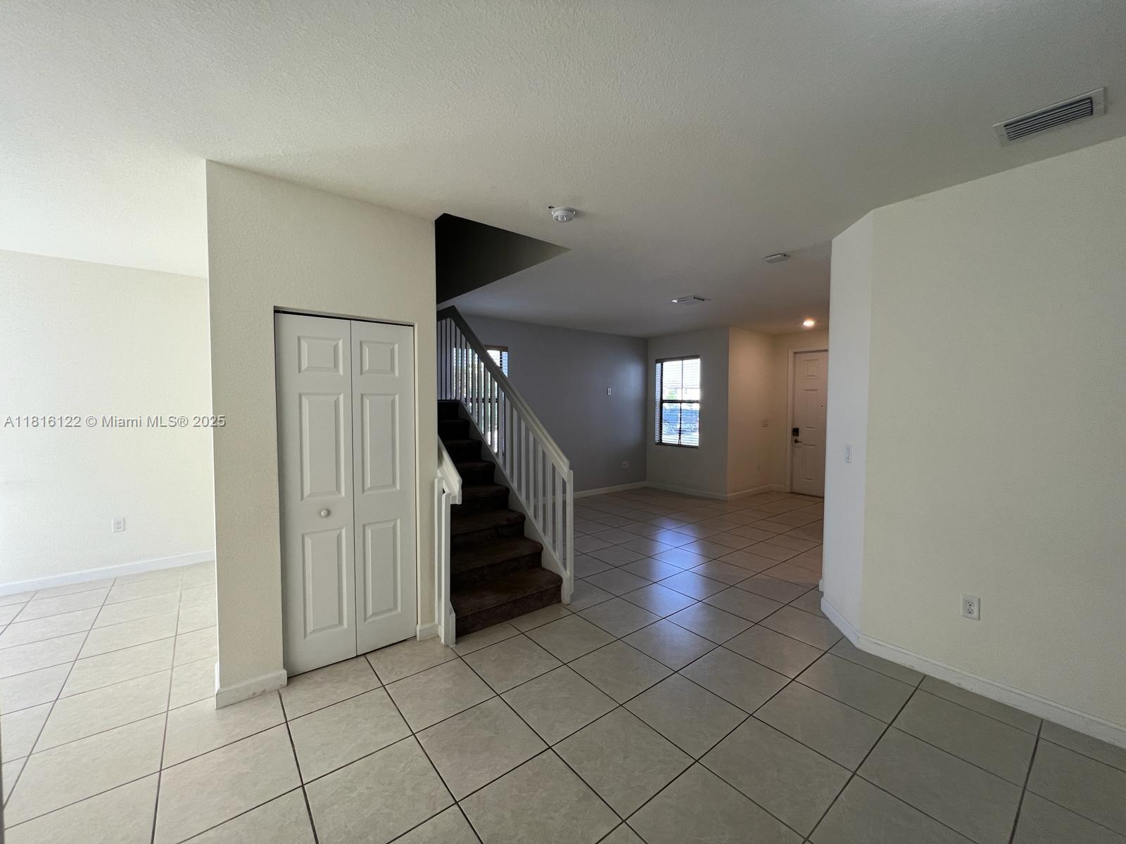 AQUABELLA NORTH REPLAT - Residential Lease