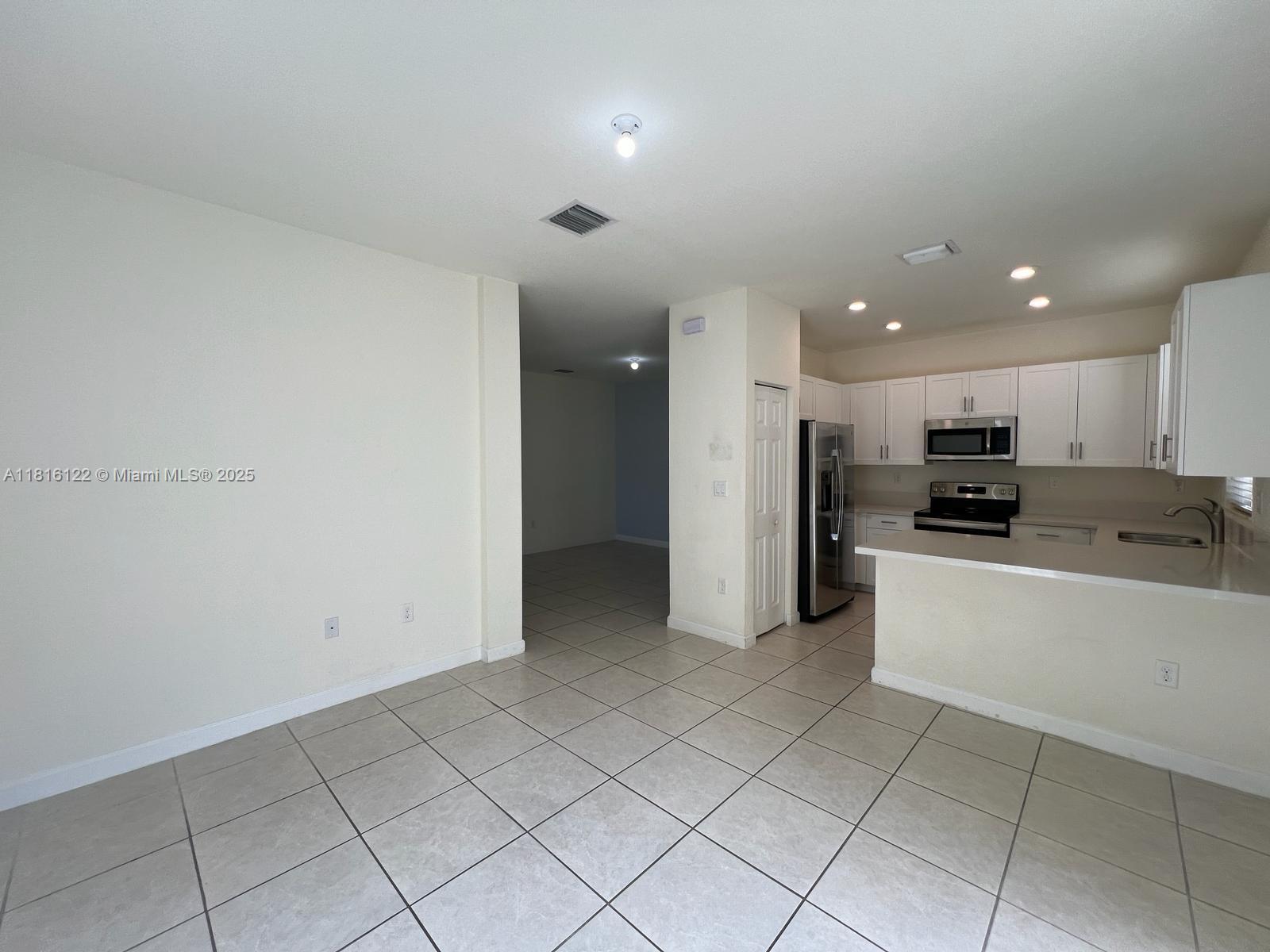 AQUABELLA NORTH REPLAT - Residential Lease