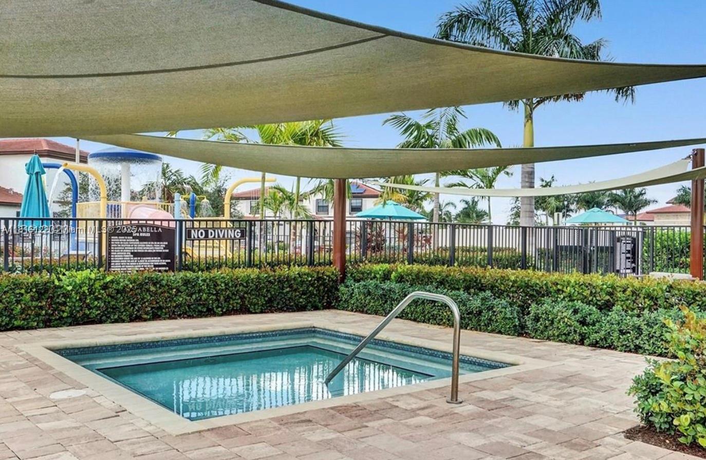 AQUABELLA NORTH REPLAT - Residential Lease