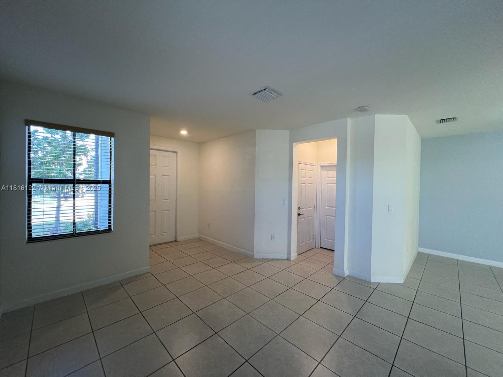 AQUABELLA NORTH REPLAT - Residential Lease