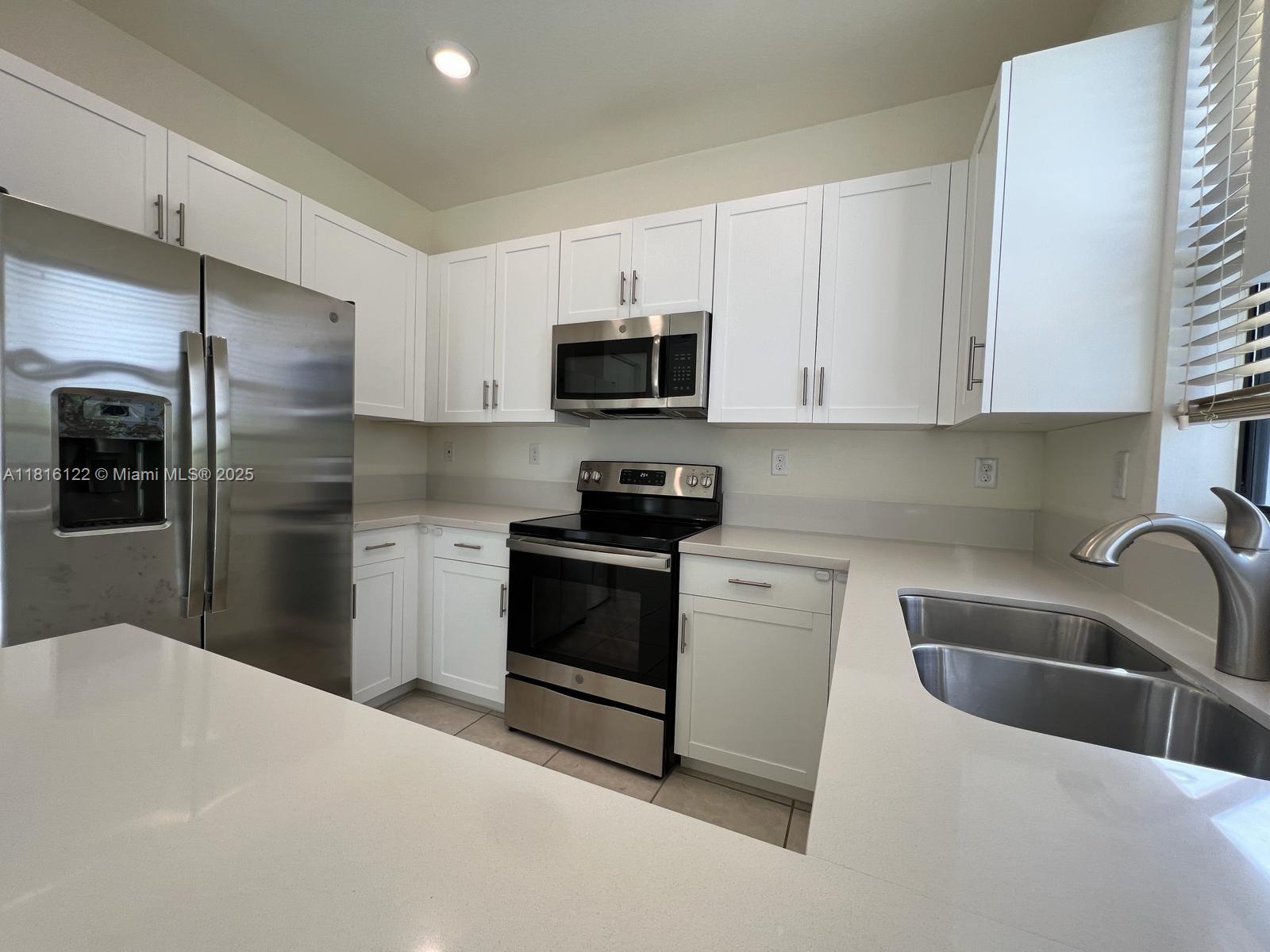 AQUABELLA NORTH REPLAT - Residential Lease