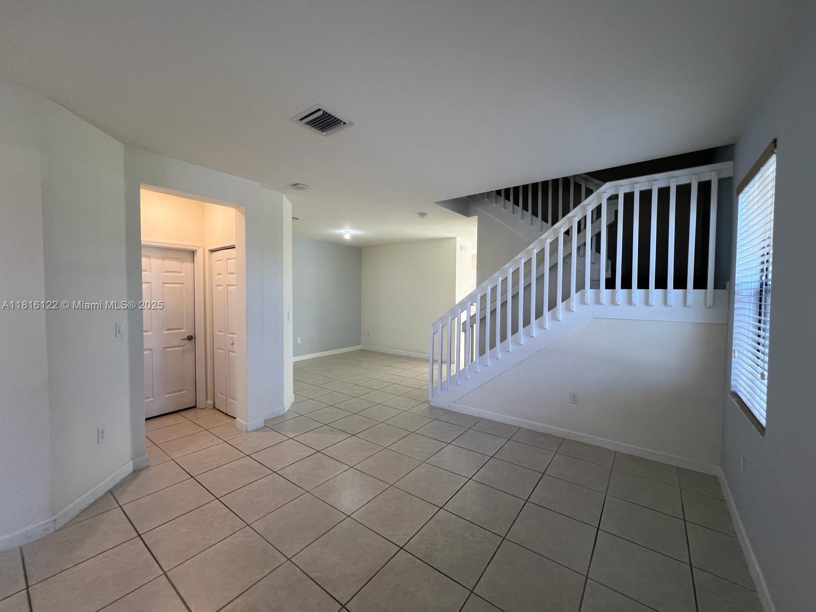 AQUABELLA NORTH REPLAT - Residential Lease