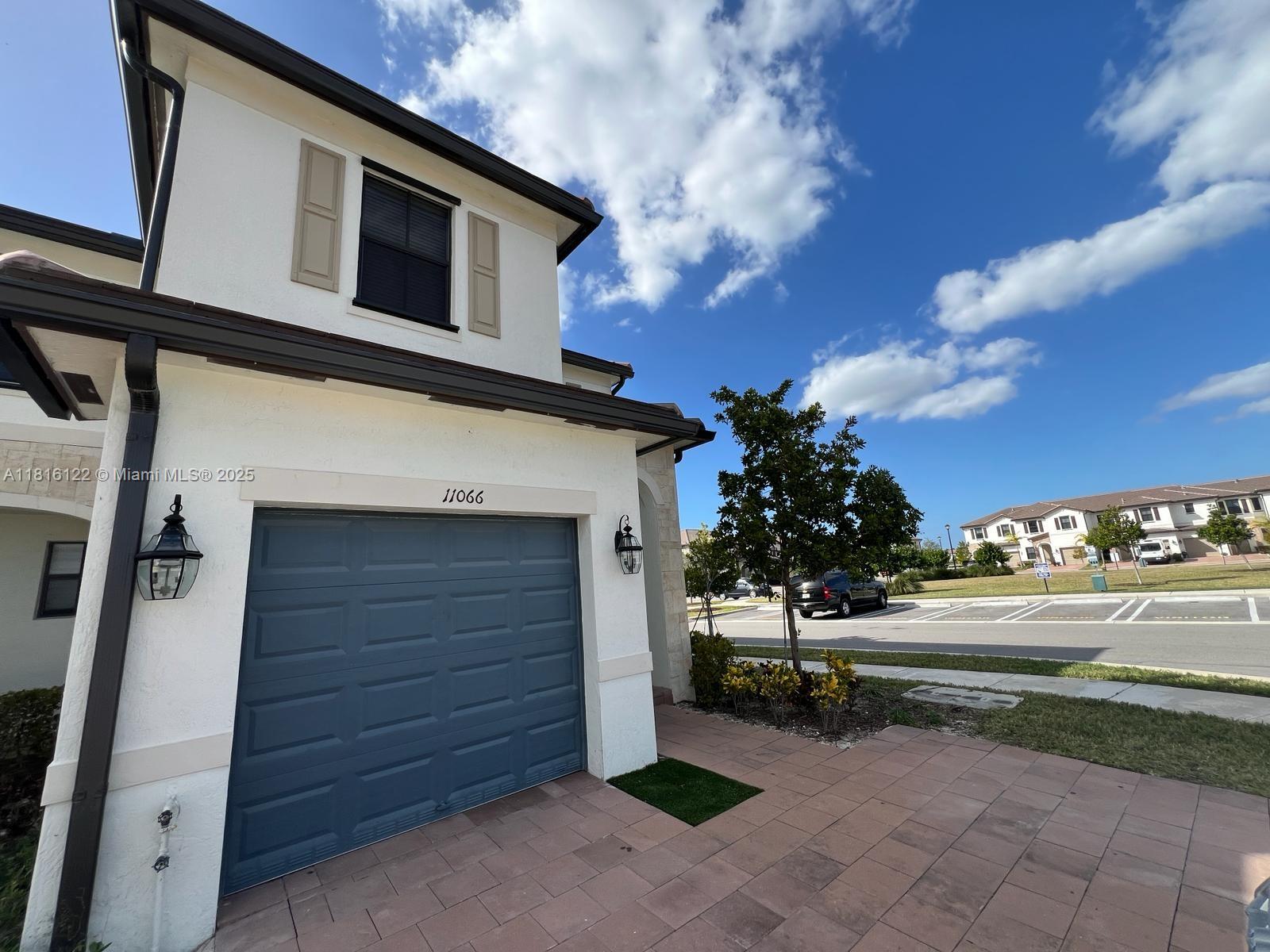 LOCATION! BEAUTIFUL HOME AT AQUABELLA. RESORT STYLE LIVING. 3 BEDS/2.5 BATHS. ONE-CAR GARAGE 2- CAR DRIVEWAY. GUEST PARKING. GREAT LAYOUT. LARGE AREAS. AMAZING CLUBHOUSE. HUGE SWIMMING POOL. KIDs SPLASH PARK. FITNESS CENTER. PEACEFUL SIDEWALKS PLENTY OF LANDSCAPED AREAS. GATED COMMUNITY W 24 HRS SECURITY