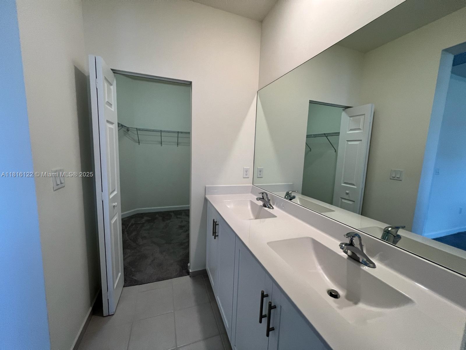 AQUABELLA NORTH REPLAT - Residential Lease