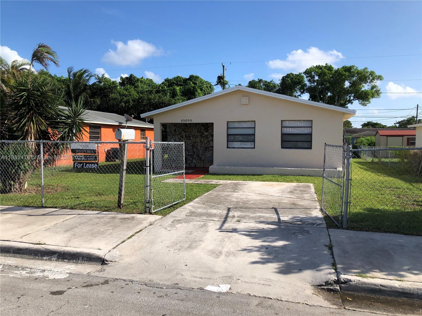 ¡! GREAT HOME 3 BEDROOMS & 2 BATHROOMS ¡! * WOOD KITCHEN W/GRANITE COUNTERTOPS * STAINLESS STEEL APPLIANCES * TILED THROUGHOUT * LAUNDRY ROOM * NICE LARGE BACK YARD * CHAIN LINK FENCE ALL AROUND THE HOUSE & MORE…!! CLOSE TO SHOPS, SUPERMARKETS, FL TURNPIKE…