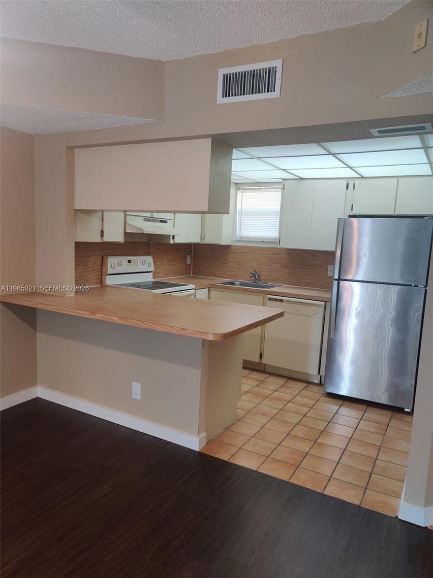 This beautiful one bedroom, one bathroom condo is located in the desirable Las Vistas at Doral community. It
features laminated wood floor throughout, has been freshly painted and offers plenty of natural light. Community
amenities include a swimming pool, a fitness center, and a clubhouse. The property is conveniently located close to
schools, shopping, and highways. It is within easy reach of Downtown Doral and the Miami International Airport,
making it ideal for those who need easy access for commuting or to explore the city.