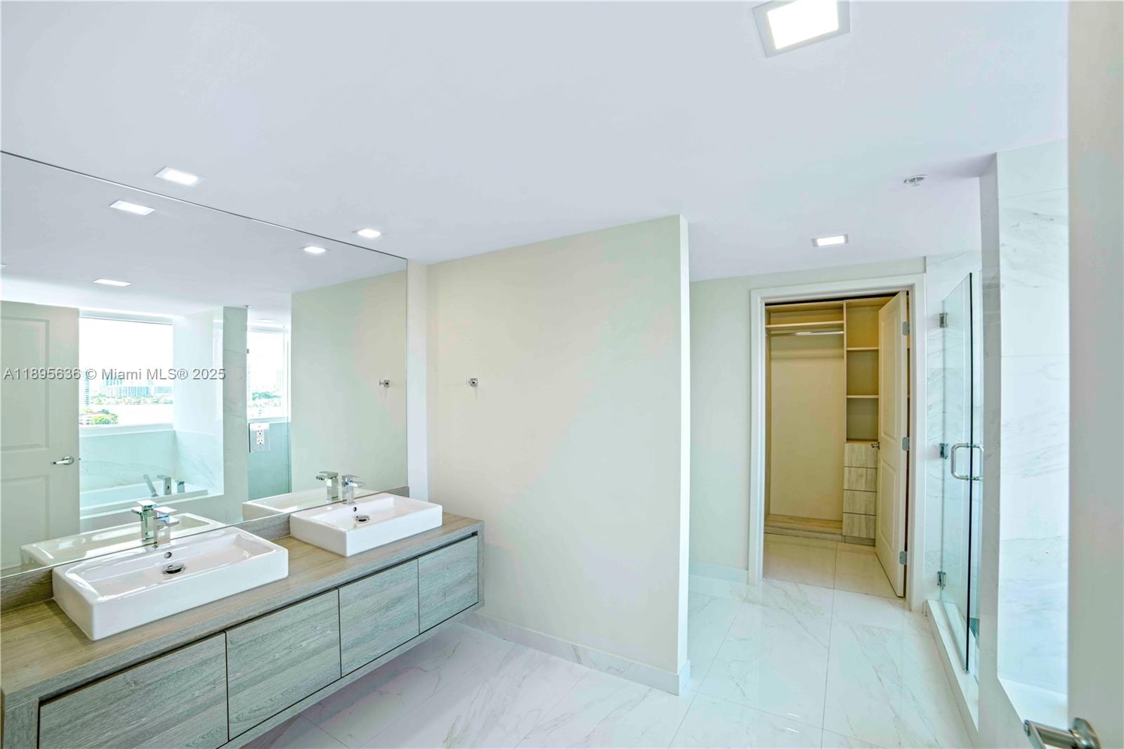400 SUNNY ISLES CONDO WES - Residential
