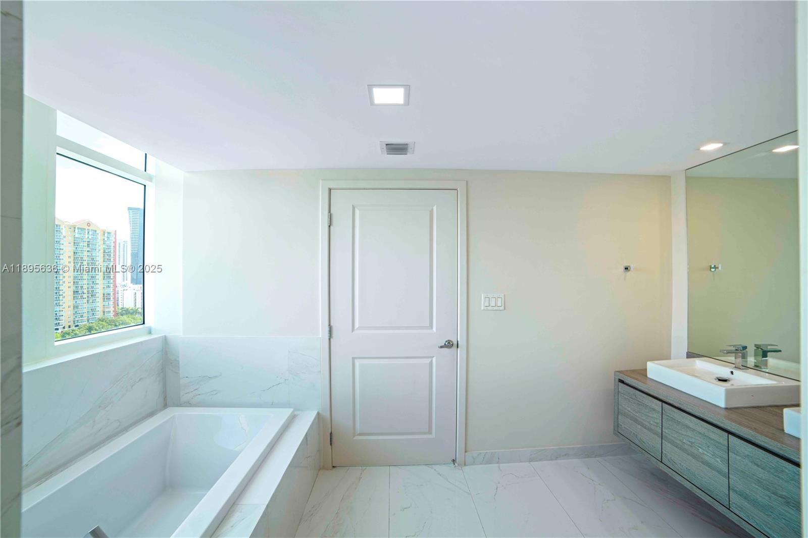 400 SUNNY ISLES CONDO WES - Residential