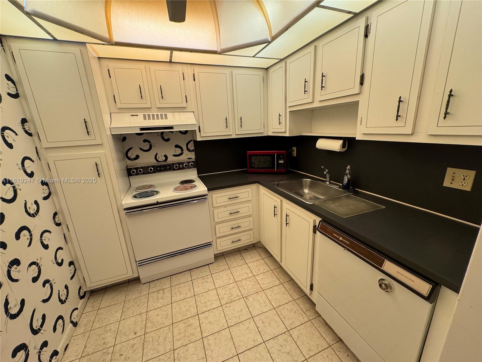 View photos, virtual tours, details... 1100 Saint Charles Pl 203