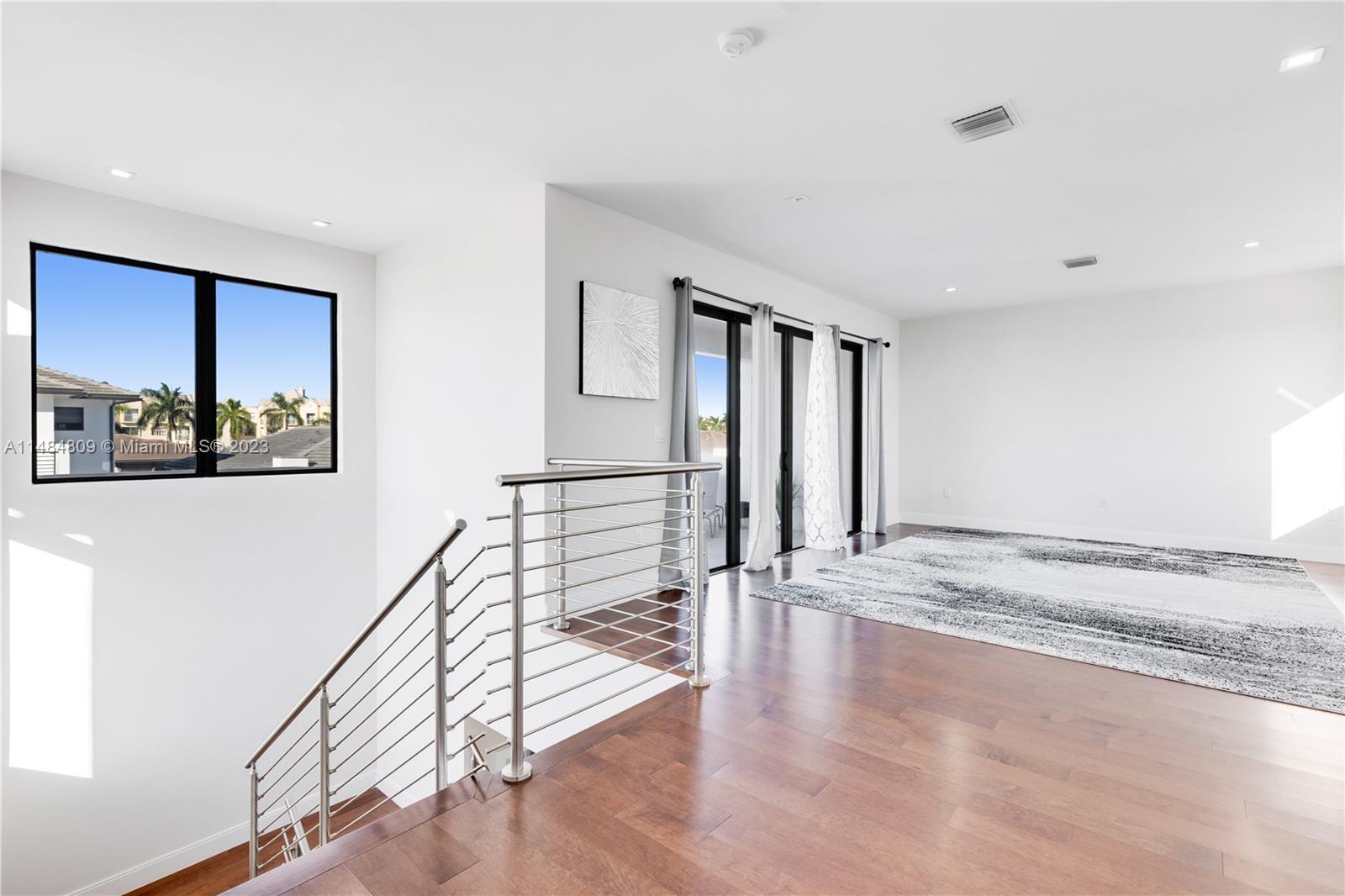 DOWNTOWN DORAL SOUTH PHAS - Residential