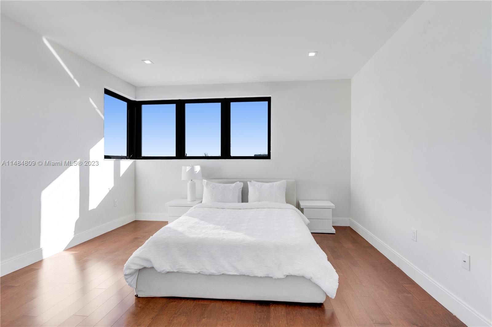 DOWNTOWN DORAL SOUTH PHAS - Residential