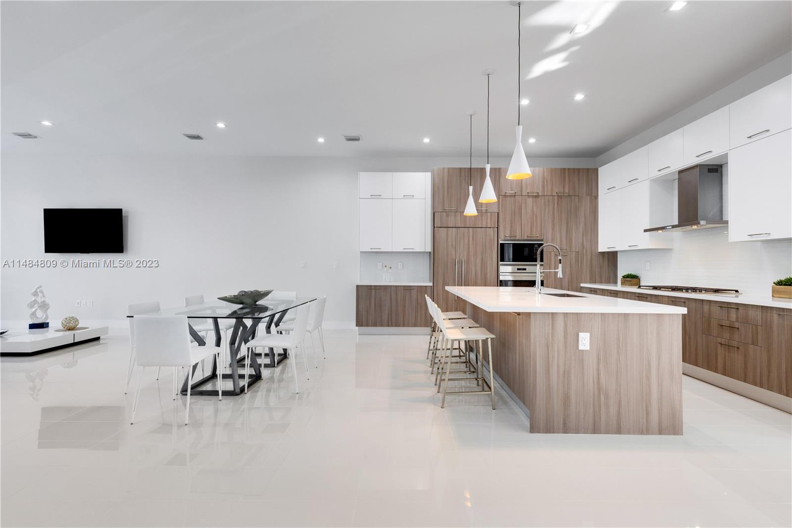 DOWNTOWN DORAL SOUTH PHAS - Residential