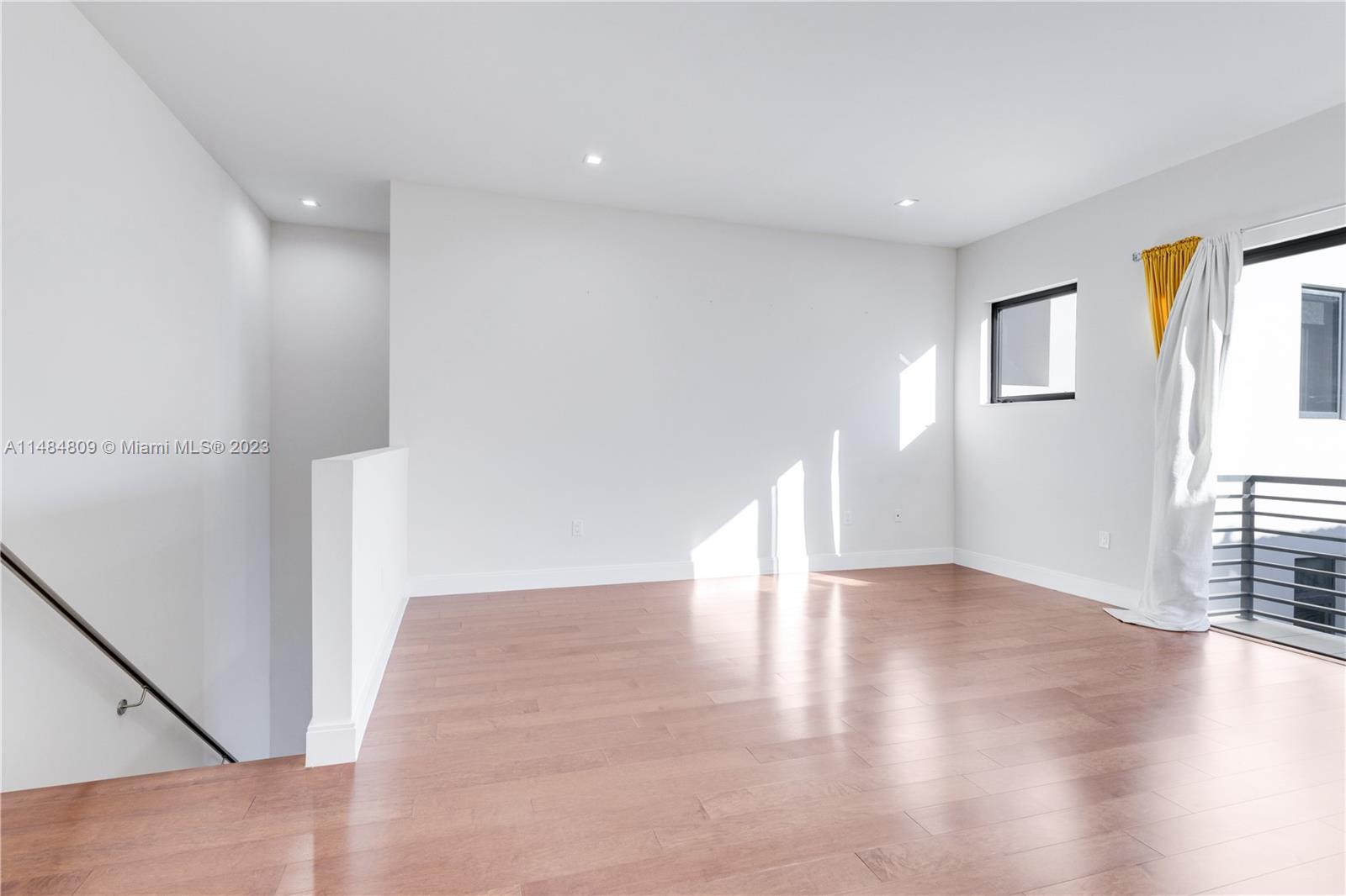 DOWNTOWN DORAL SOUTH PHAS - Residential