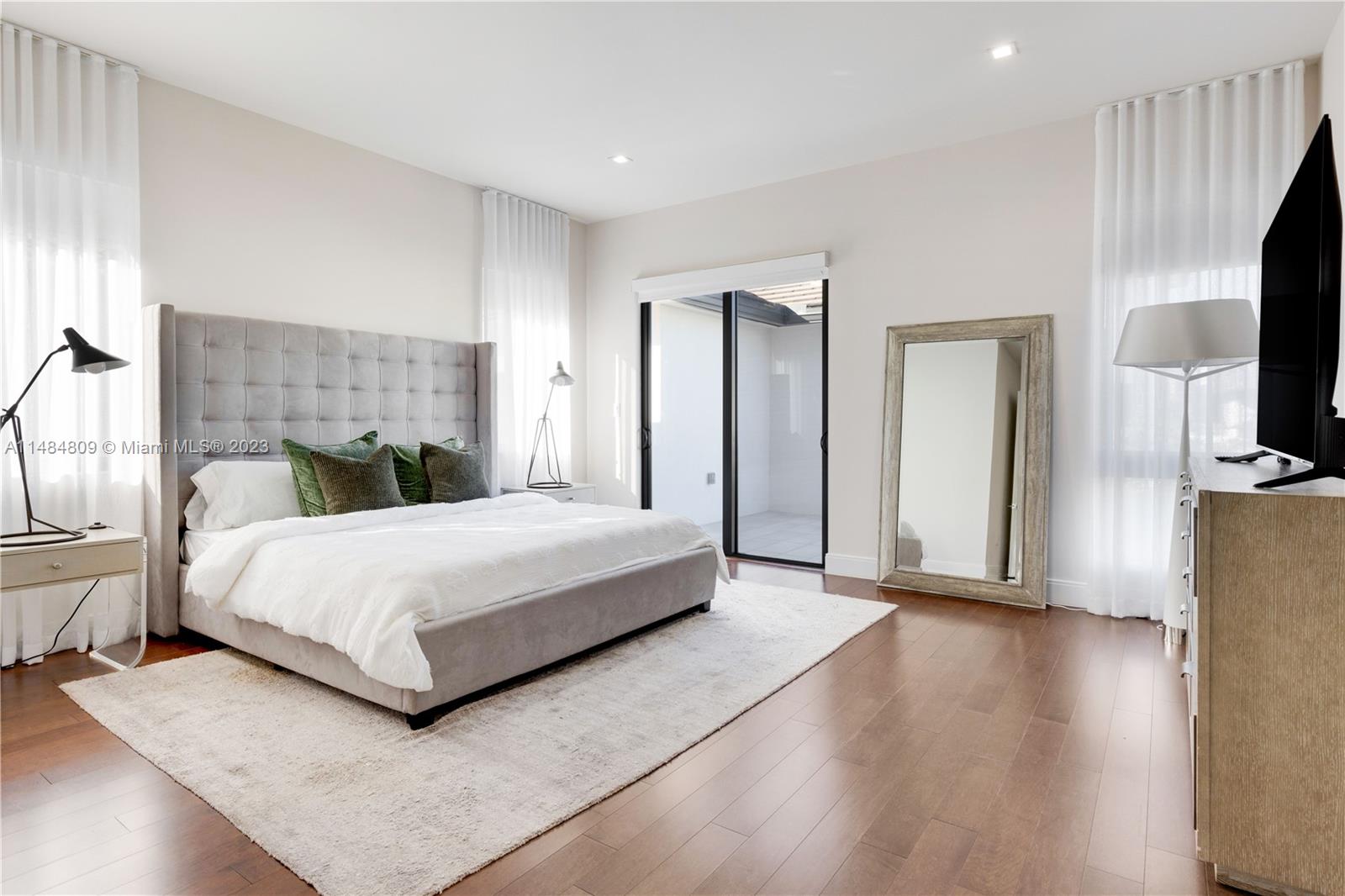 DOWNTOWN DORAL SOUTH PHAS - Residential