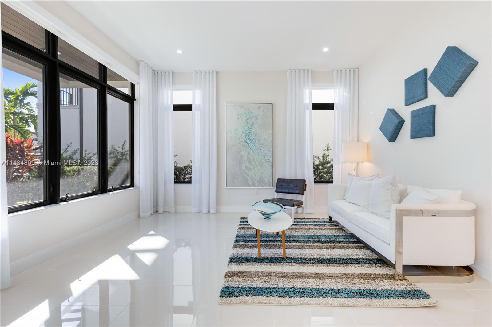 DOWNTOWN DORAL SOUTH PHAS - Residential