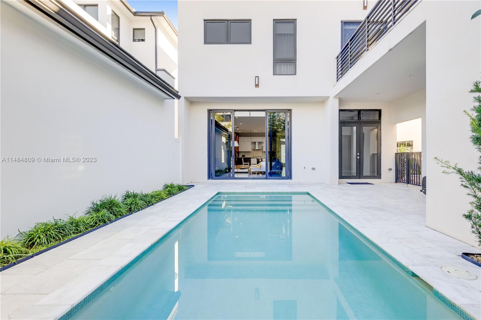 DOWNTOWN DORAL SOUTH PHAS - Residential