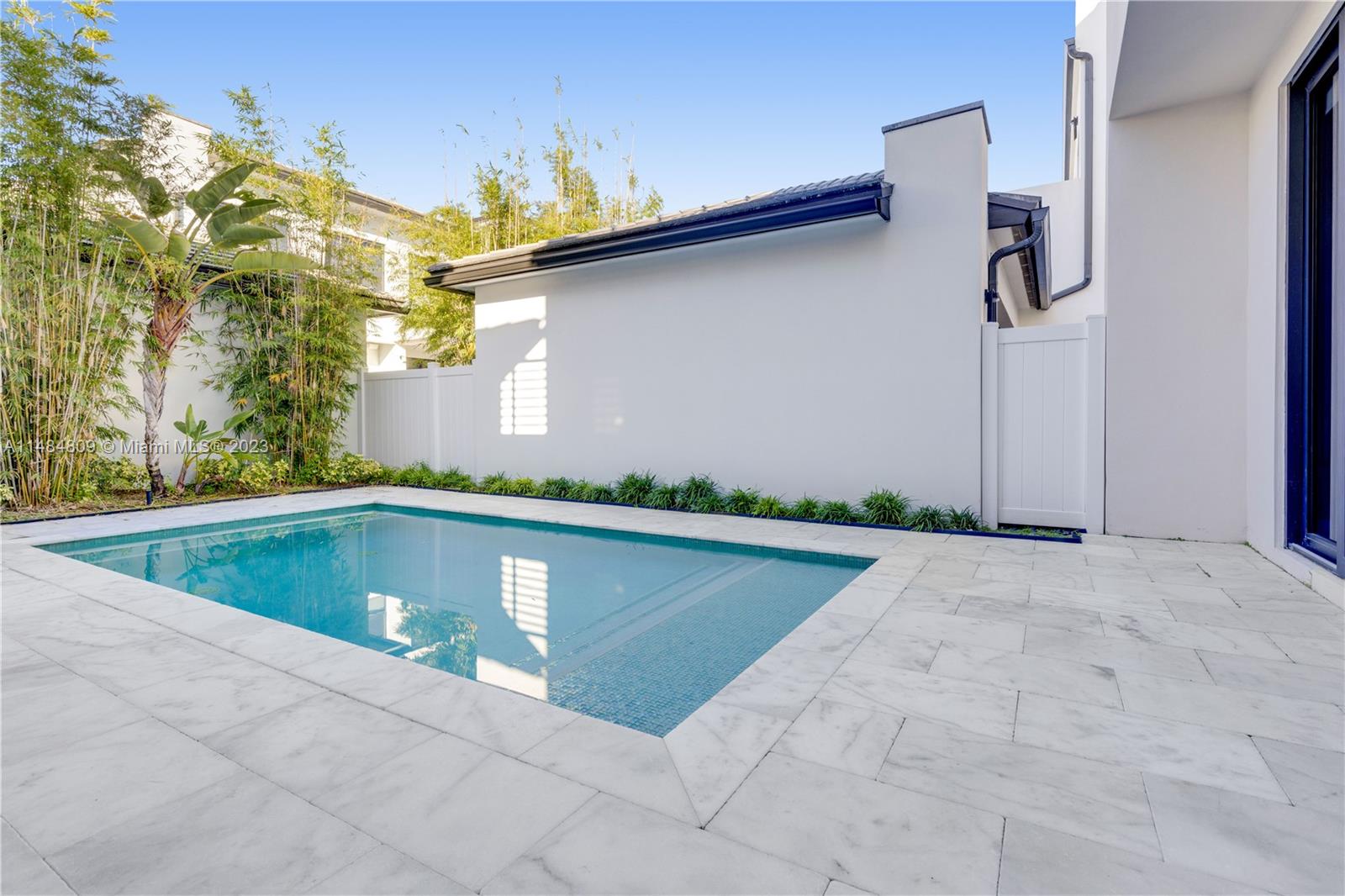 DOWNTOWN DORAL SOUTH PHAS - Residential